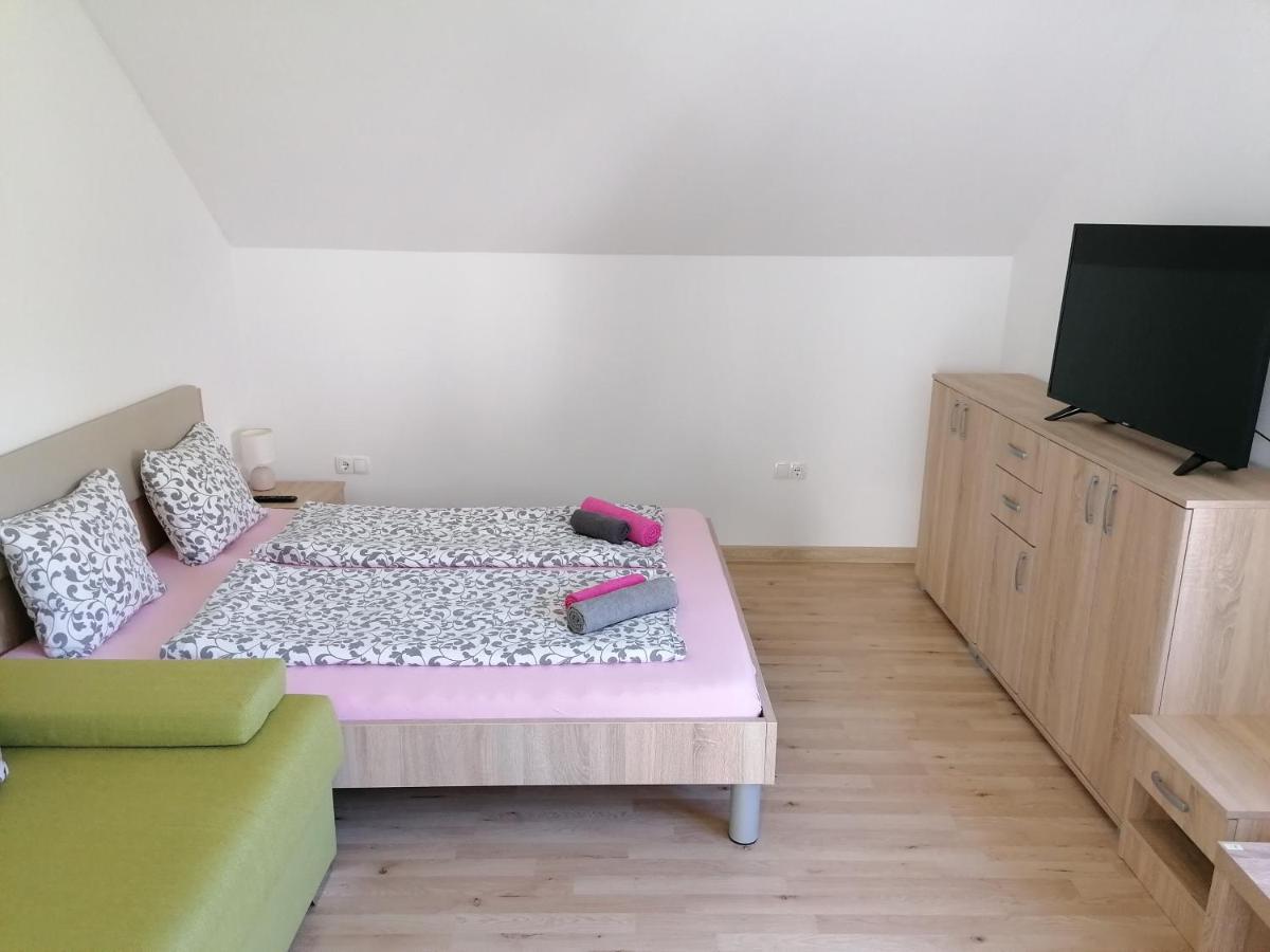 Apartment Marjetka Zirovnica Exterior foto
